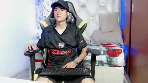 Snapshot of johnny_cagee chatting on 10-09-25, 04:10 johnny_cagee online show from 10-09-25, 04:10