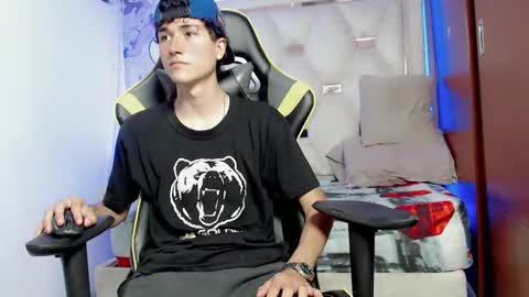 Snapshot of johnny_cagee chatting on 10-12-25, 05:28 johnny_cagee online show from 10-12-25, 05:28