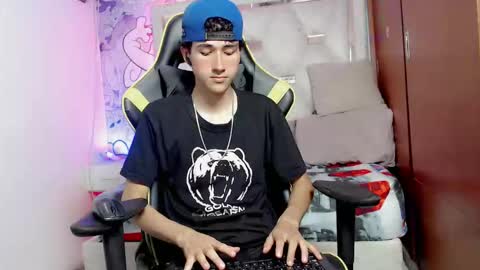 Snapshot of johnny_cagee chatting on 10-16-25, 04:24 johnny_cagee online show from 10-16-25, 04:24