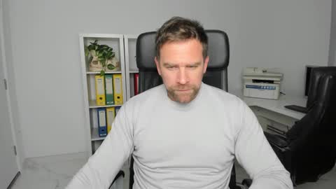 johnnydough82 online show from 12-02-24, 05:26