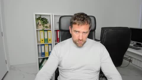 johnnydough82 online show from 12-04-24, 08:01