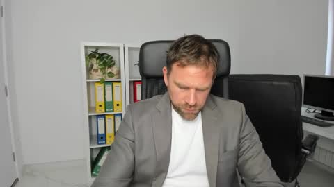 johnnydough82 online show from 12-07-24, 08:44