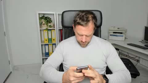 johnnydough82 online show from 12-08-24, 04:57