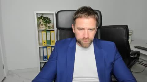 johnnydough82 online show from 12-15-24, 05:23