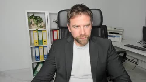 johnnydough82 online show from 12-19-24, 04:23