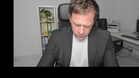 johnnydough82 online show from 12-20-24, 05:04