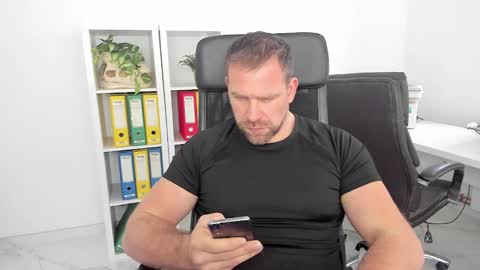 johnnydough82 online show from 01-05-25, 08:32