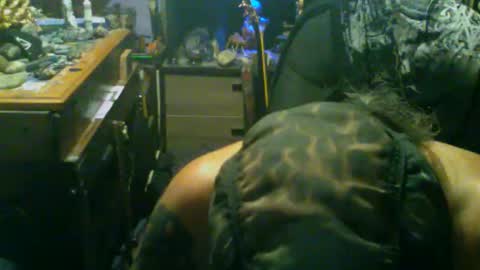 Snapshot of johnnyshung1 chatting on 11-04-25, 02:32 johnnyshung1 online show from 11-04-25, 02:32