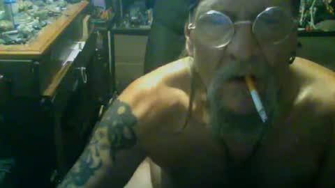 Snapshot of johnnyshung1 chatting on 11-24-25, 03:34 johnnyshung1 online show from 11-24-25, 03:34