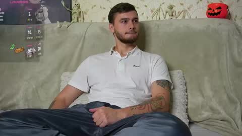 Snapshot of johnstoneisland chatting on 10-07-25, 06:49 John online show from 10-07-25, 06:49