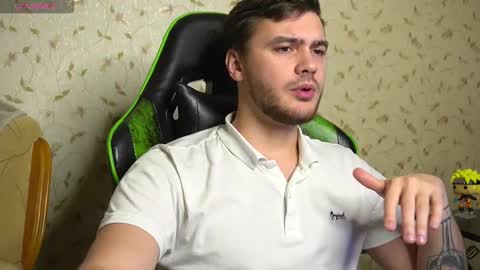 Snapshot of johnstoneisland chatting on 10-19-25, 07:58 John online show from 10-19-25, 07:58