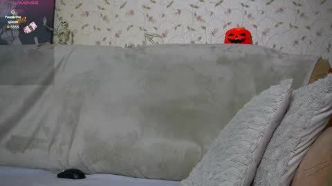 Snapshot of johnstoneisland chatting on 10-23-25, 06:28 John online show from 10-23-25, 06:28