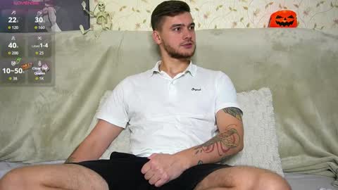 Snapshot of johnstoneisland chatting on 10-28-25, 01:03 John online show from 10-28-25, 01:03