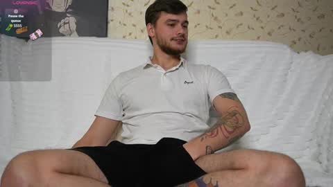 Snapshot of johnstoneisland chatting on 12-14-25, 08:09 John online show from 12-14-25, 08:09