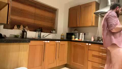 Snapshot of johnthomasbwc chatting on 11-12-25, 11:36 JohnThomasBWC online show from 11-12-25, 11:36