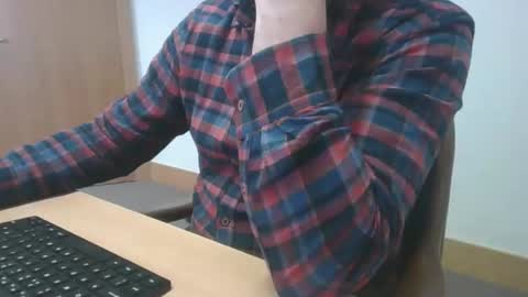 Snapshot of jojo156156 chatting on 10-10-25, 11:42 husssky online show from 10-10-25, 11:42