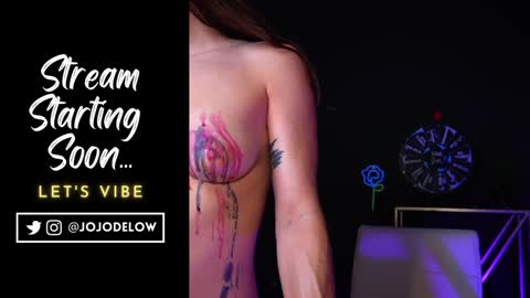 Snapshot of jojodelow chatting on 12-18-24, 01:37 online show from 12-18-24, 01:37