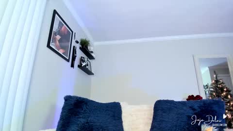 Snapshot of jojodelow chatting on 12-05-25, 01:14 online show from 12-05-25, 01:14