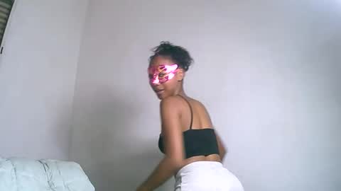 Snapshot of jojoolie chatting on 12-17-25, 11:27 jojoolie online show from 12-17-25, 11:27