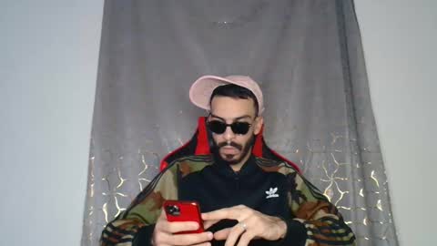 Snapshot of jokerharle1 chatting on 11-18-25, 01:00 ALICEARABIAN online show from 11-18-25, 01:00