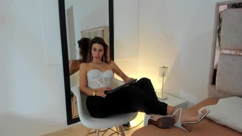 Snapshot of jolie_lov chatting on 03-01-25, 01:29 jolie_lov online show from 03-01-25, 01:29