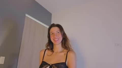 Snapshot of jolie_lov chatting on 09-11-25, 01:22 jolie_lov online show from 09-11-25, 01:22
