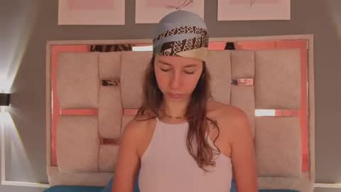 Snapshot of jolie_lov chatting on 09-23-25, 01:14 jolie_lov online show from 09-23-25, 01:14