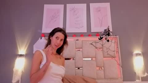 Snapshot of jolie_lov chatting on 10-01-25, 01:06 jolie_lov online show from 10-01-25, 01:06
