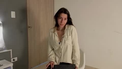 Snapshot of jolie_lov chatting on 10-06-25, 01:08 jolie_lov online show from 10-06-25, 01:08