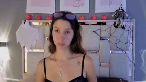 Snapshot of jolie_lov chatting on 10-11-25, 01:42 jolie_lov online show from 10-11-25, 01:42