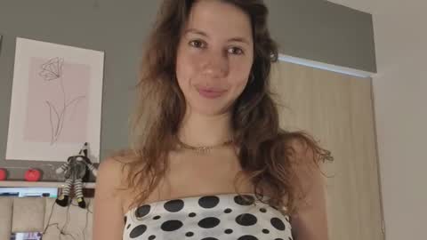 Snapshot of jolie_lov chatting on 10-18-25, 01:23 jolie_lov online show from 10-18-25, 01:23
