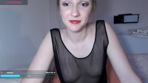 Snapshot of jolieroseeparis chatting on 02-10-26, 04:44 Rose online show from 02-10-26, 04:44