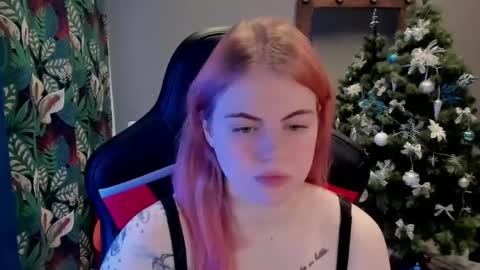 Snapshot of jolly_doll_ chatting on 12-12-24, 02:59 Jolly online show from 12-12-24, 02:59