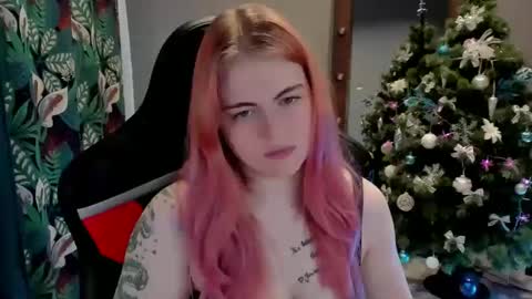 Snapshot of jolly_doll_ chatting on 12-13-24, 03:05 Jolly online show from 12-13-24, 03:05