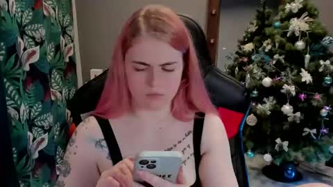 Snapshot of jolly_doll_ chatting on 12-13-24, 10:51 Jolly online show from 12-13-24, 10:51
