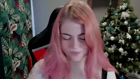 Snapshot of jolly_doll_ chatting on 12-14-24, 02:56 Jolly online show from 12-14-24, 02:56