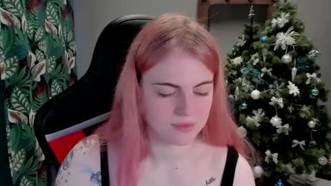 Snapshot of jolly_doll_ chatting on 12-17-24, 10:12 Jolly online show from 12-17-24, 10:12