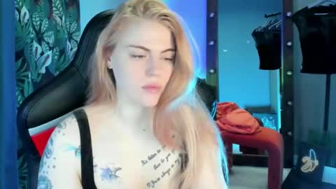 Snapshot of jolly_doll_ chatting on 01-10-25, 03:07 Jolly online show from 01-10-25, 03:07
