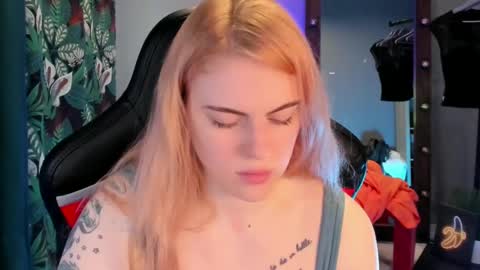 Snapshot of jolly_doll_ chatting on 01-11-25, 03:13 Jolly online show from 01-11-25, 03:13