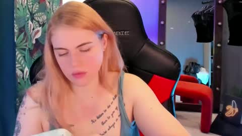 Snapshot of jolly_doll_ chatting on 01-11-25, 06:24 Jolly online show from 01-11-25, 06:24