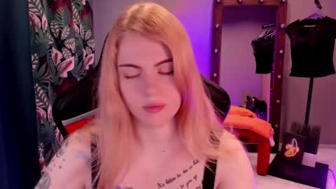 Snapshot of jolly_doll_ chatting on 01-17-25, 02:50 Jolly online show from 01-17-25, 02:50