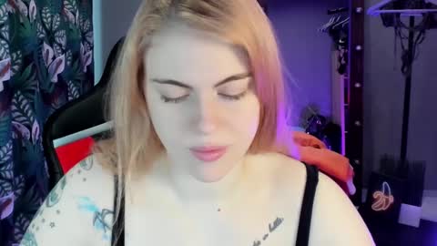 Snapshot of jolly_doll_ chatting on 01-18-25, 02:58 Jolly online show from 01-18-25, 02:58