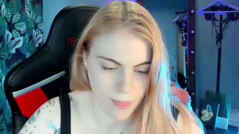 Snapshot of jolly_doll_ chatting on 01-21-25, 10:30 Jolly online show from 01-21-25, 10:30