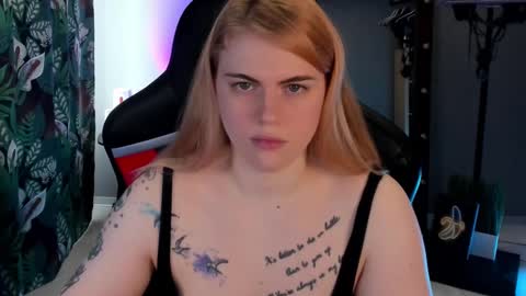 Snapshot of jolly_doll_ chatting on 01-25-25, 06:12 Jolly online show from 01-25-25, 06:12