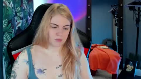 Snapshot of jolly_doll_ chatting on 01-31-25, 04:58 Jolly online show from 01-31-25, 04:58