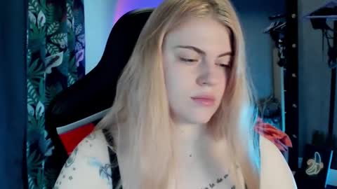 Snapshot of jolly_doll_ chatting on 02-01-25, 02:47 Jolly online show from 02-01-25, 02:47