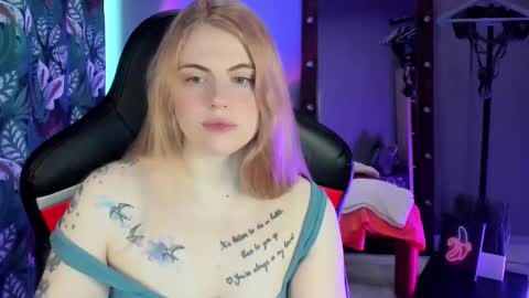 Snapshot of jolly_doll_ chatting on 02-18-25, 02:38 Jolly online show from 02-18-25, 02:38