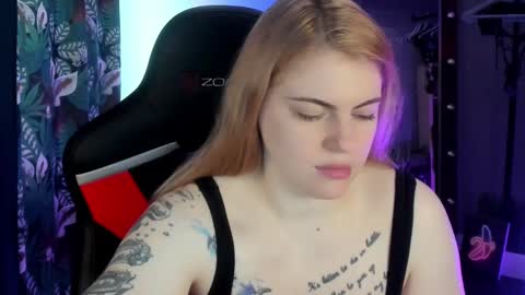 Snapshot of jolly_doll_ chatting on 03-04-25, 02:38 Jolly online show from 03-04-25, 02:38
