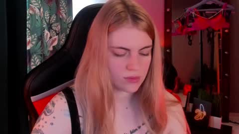 Snapshot of jolly_doll_ chatting on 03-11-25, 05:49 Jolly online show from 03-11-25, 05:49