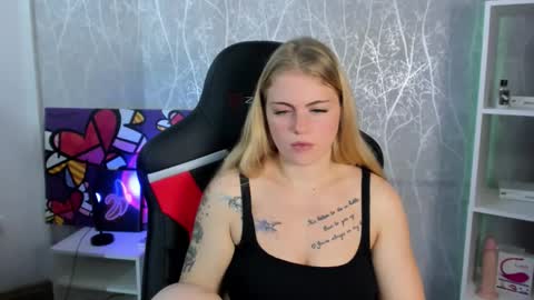 Snapshot of jolly_doll_ chatting on 09-11-25, 06:24 Jolly online show from 09-11-25, 06:24